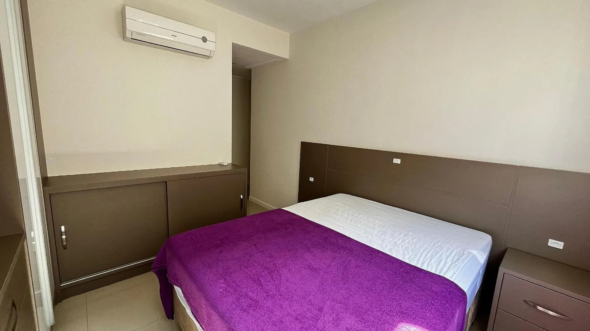 A91 - Varadero - Apartamento De 02 Dormitorios Em Bombas. Bombinhas Apartment